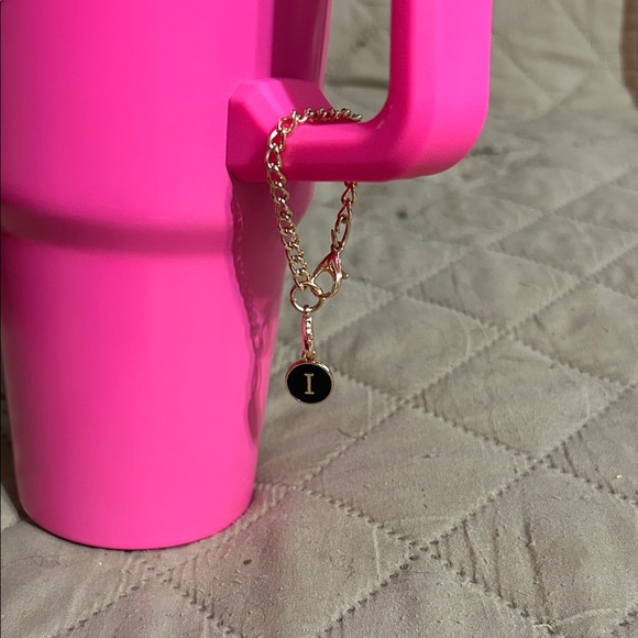 Gold Timbler Initial “I” Charm - Picture 1 of 4